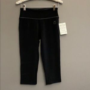 GREEN APPLE CAPRI LEGGINGS SZ M 6 / 8